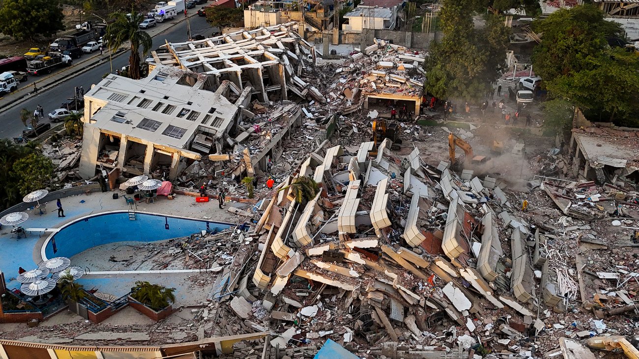 Asciende a 1,943 el número de muertos por terremotos en Venezuela