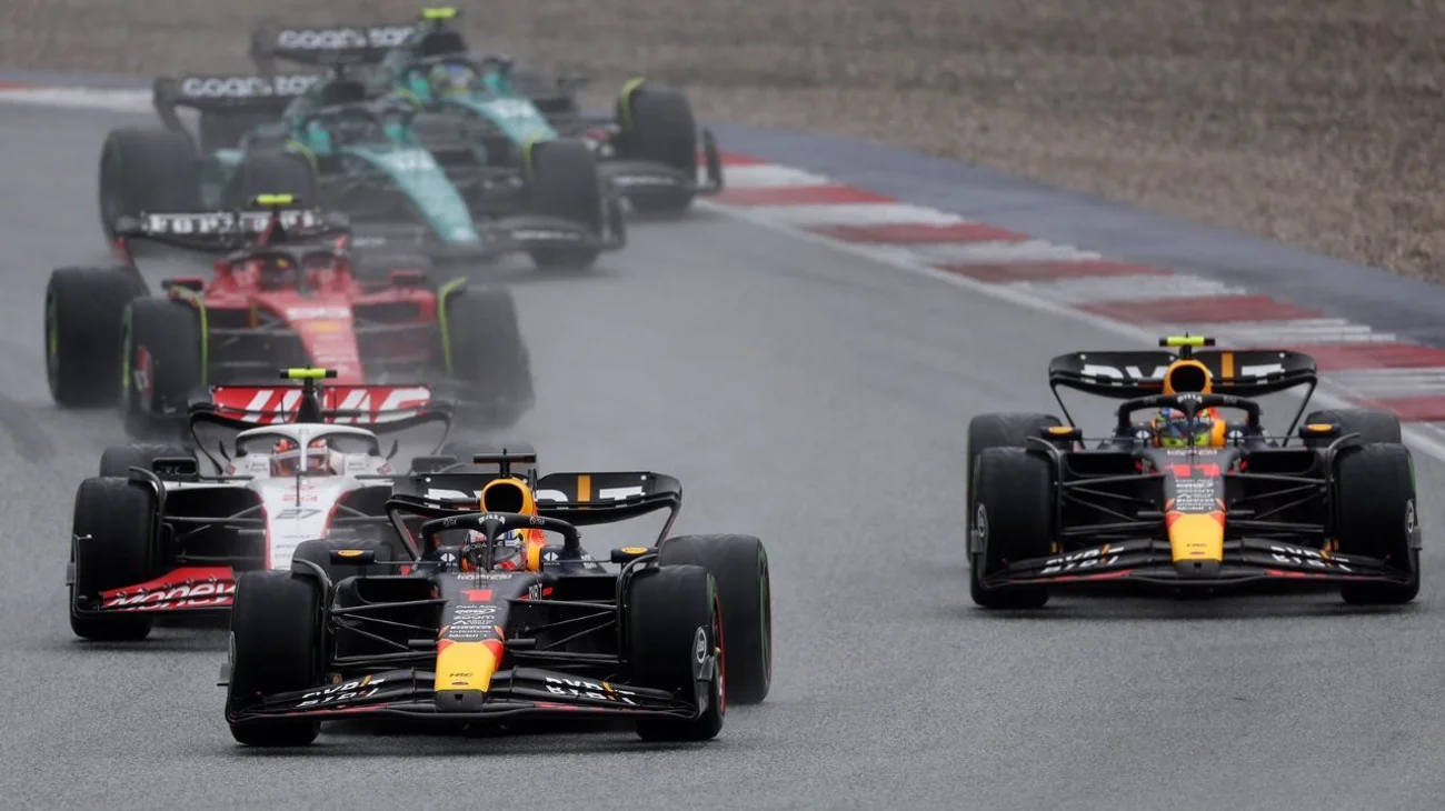 Verstappen gana el sprint de Austria por delante de 'Checo'