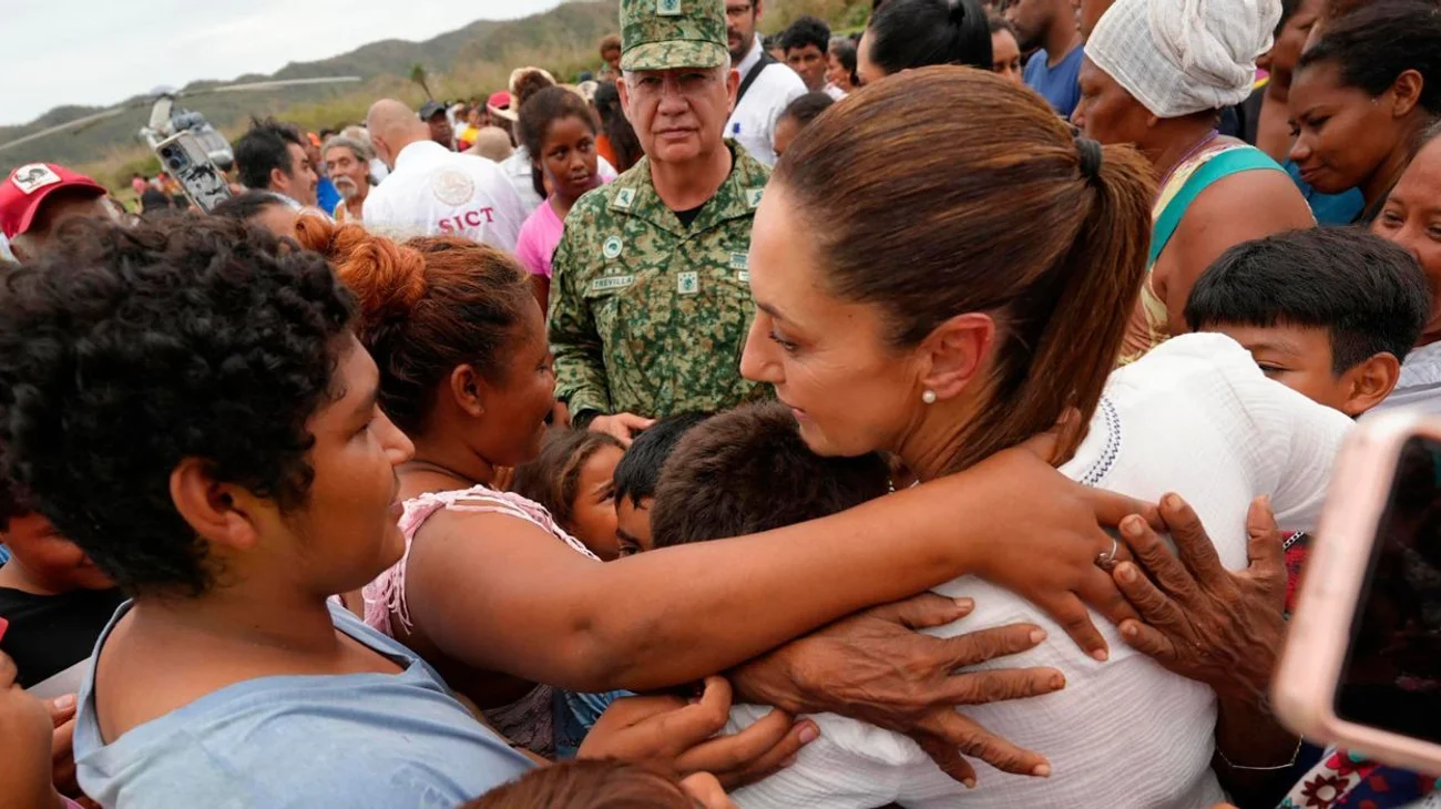 Visita Sheinbaum a damnificados por 'Erick' en Oaxaca