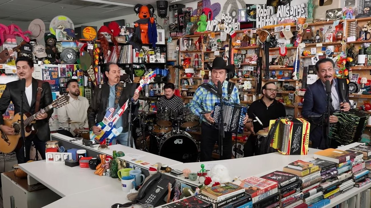Los Tigres del Norte llevan mensaje migrante al Tiny Desk