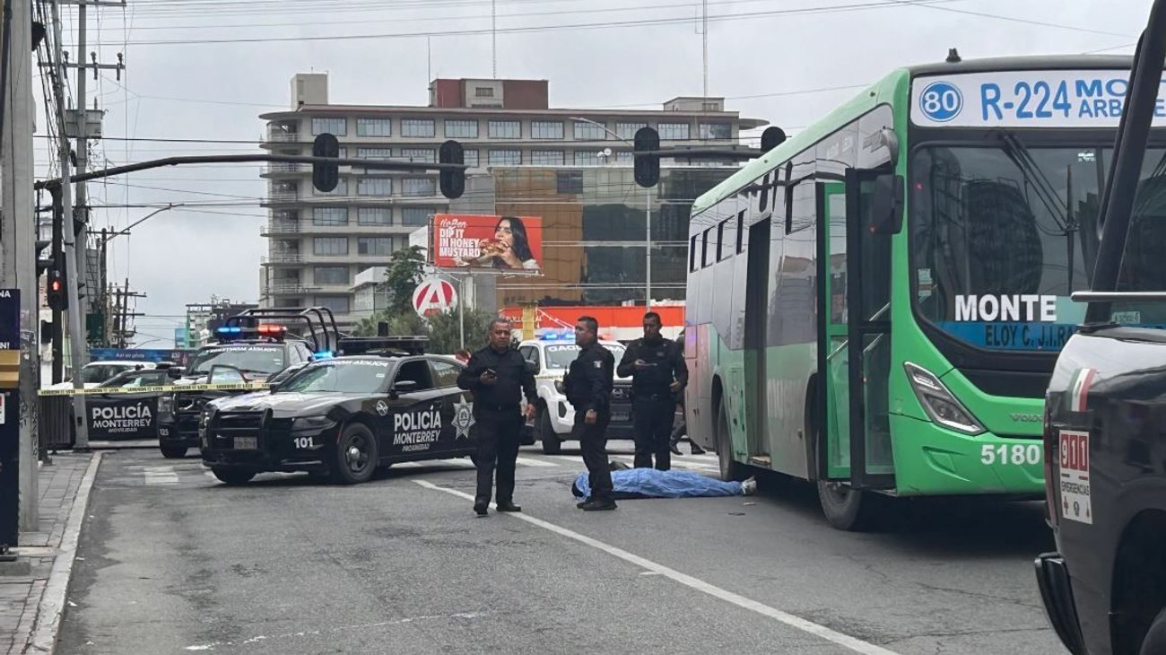 Camión de la ruta 224 atropella y mata a hombre en Monterrey