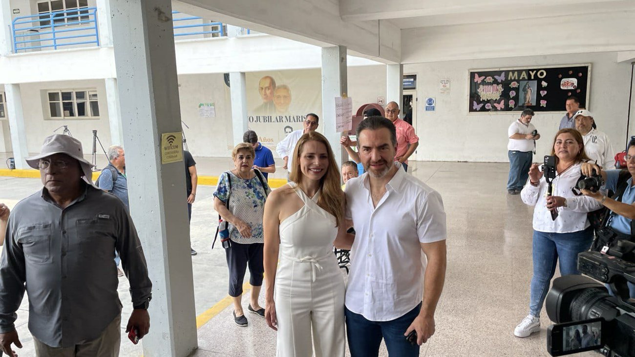 Espera Adrián resultado no judicializado; acude a votar