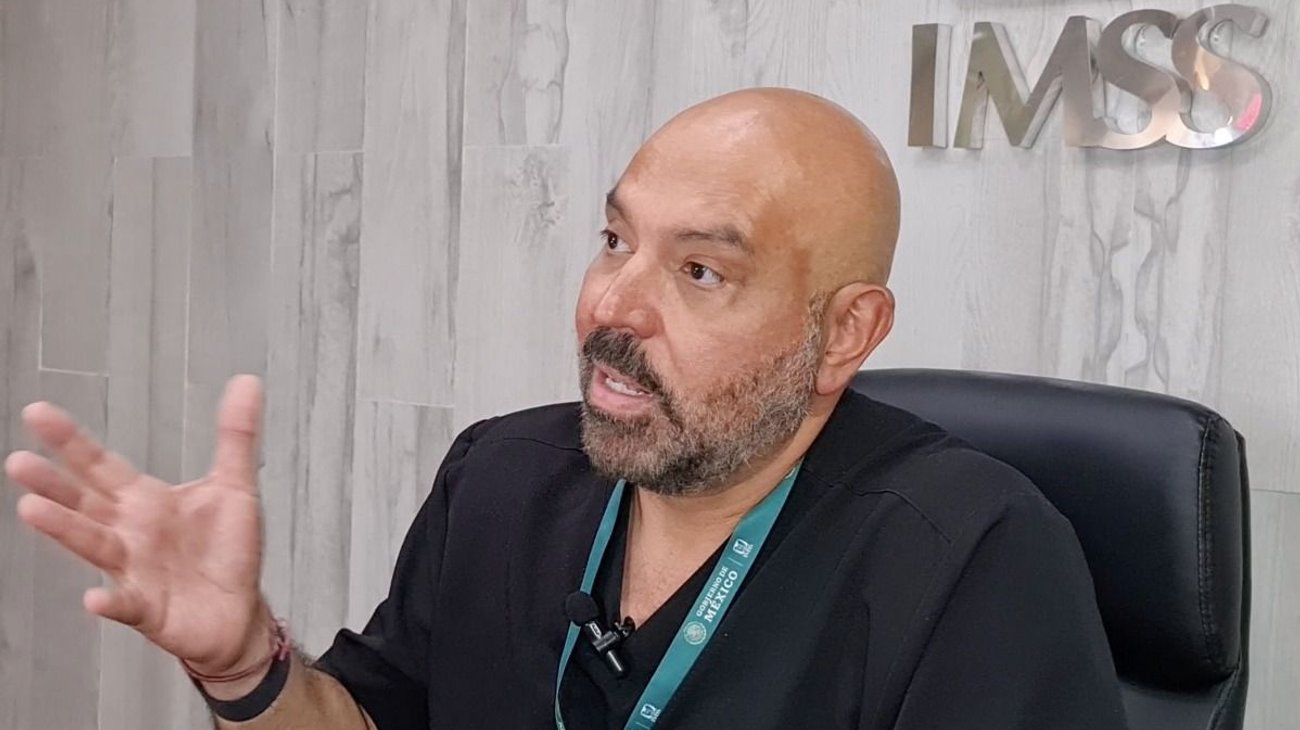 Médico del IMSS Coahuila salva vida a persona en un avión