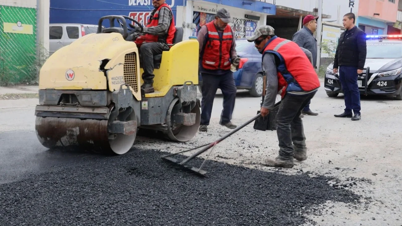 Intensifica Juárez programa de bacheo a colonias