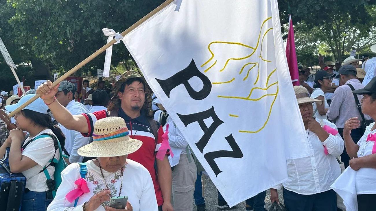 Miles de indígenas marchan en Chiapas por la paz