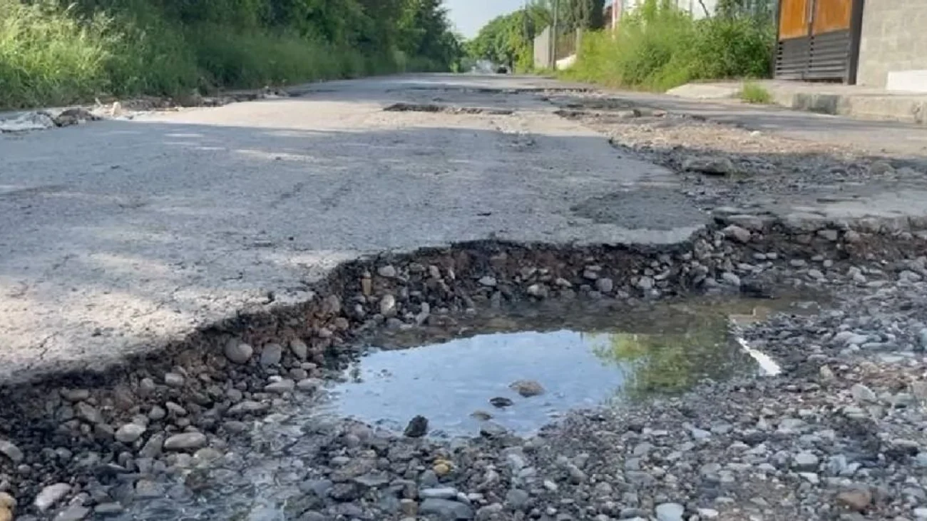 La Calle Juan Báez Guerra de Victoria está destrozada