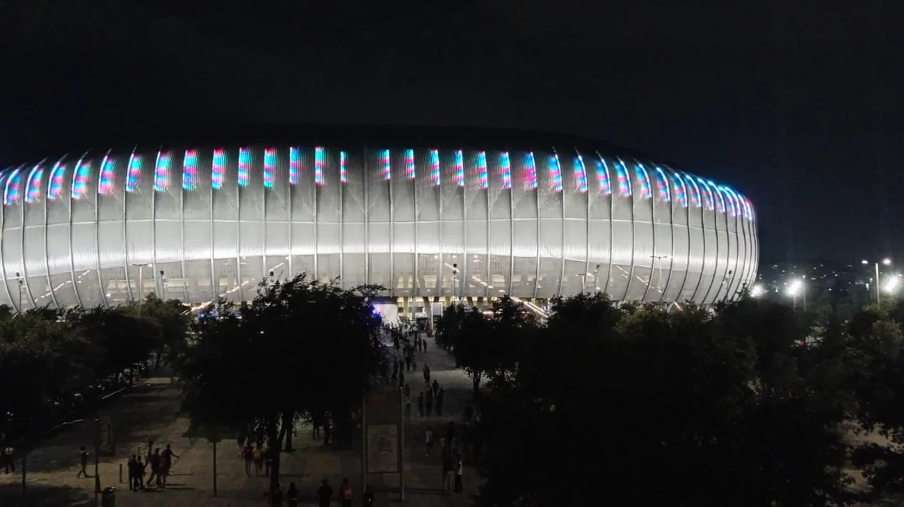 Nostalgia y buen fútbol se vivió en el partido de leyendas