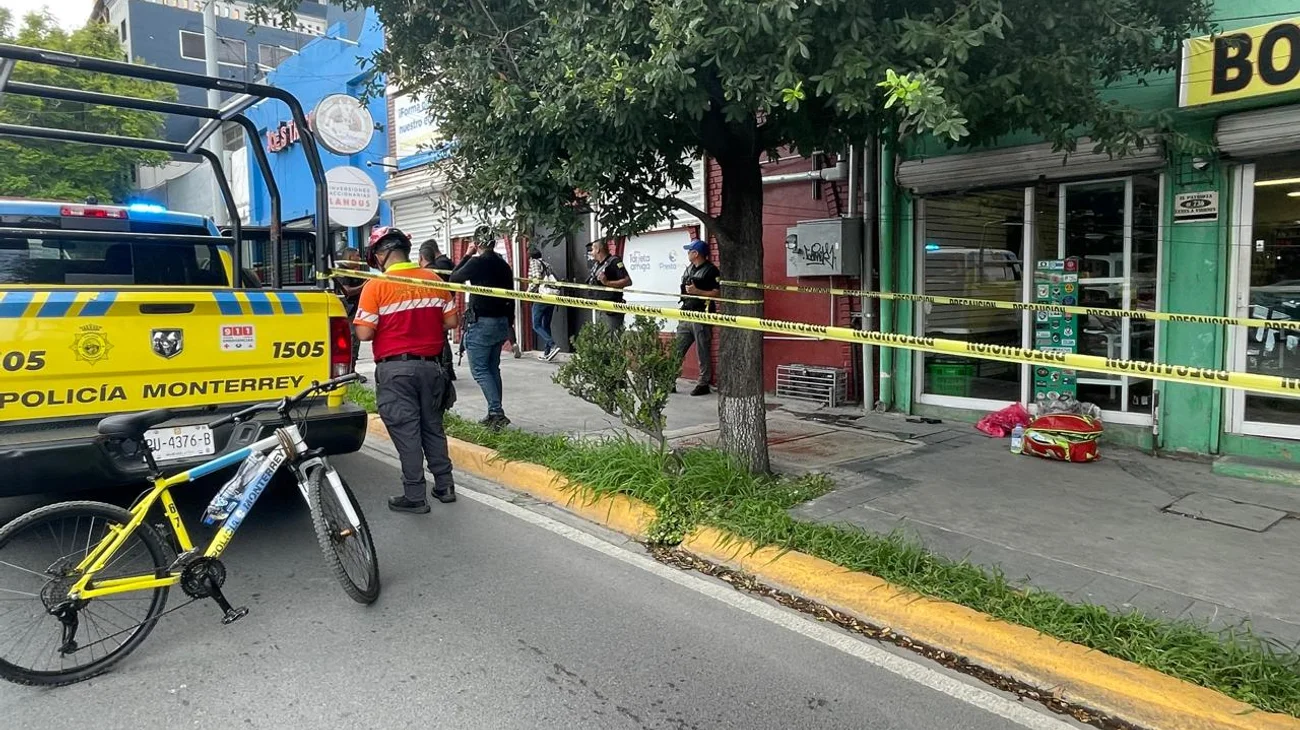 Asalta hombre a mujer y lo atropellan cuando huye