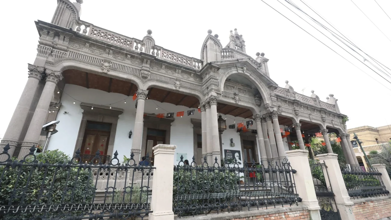 Librería Carlos Monsivais funciona con normalidad: Sedu