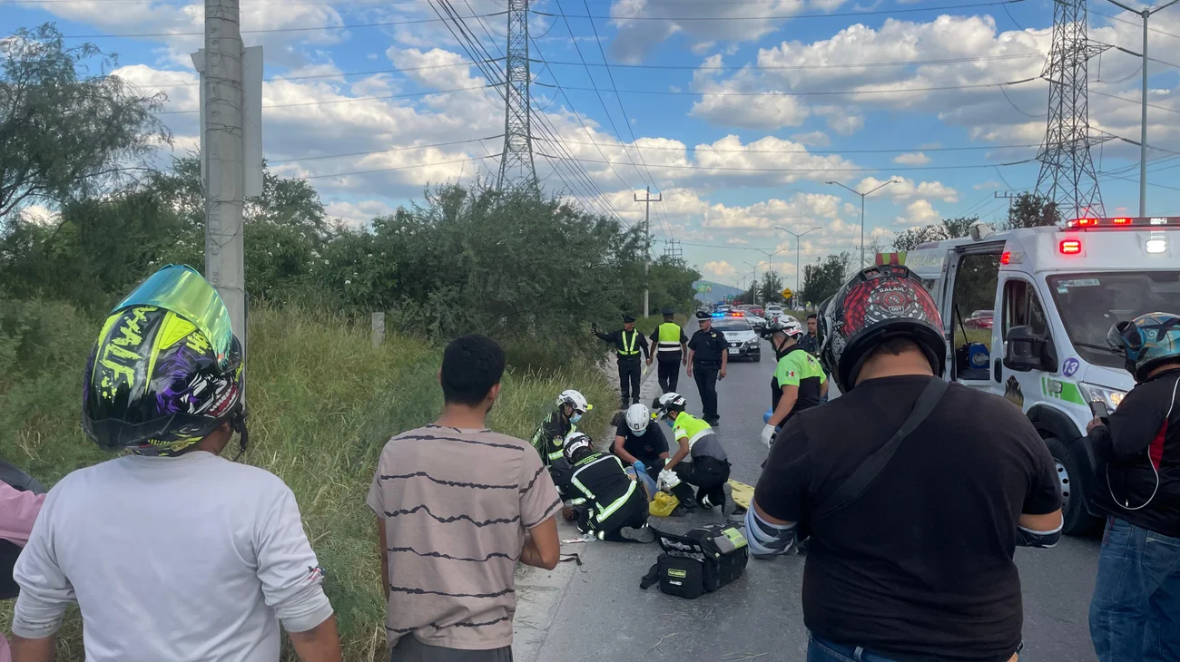 Motociclista choca contra poste por conducir ebrio en García