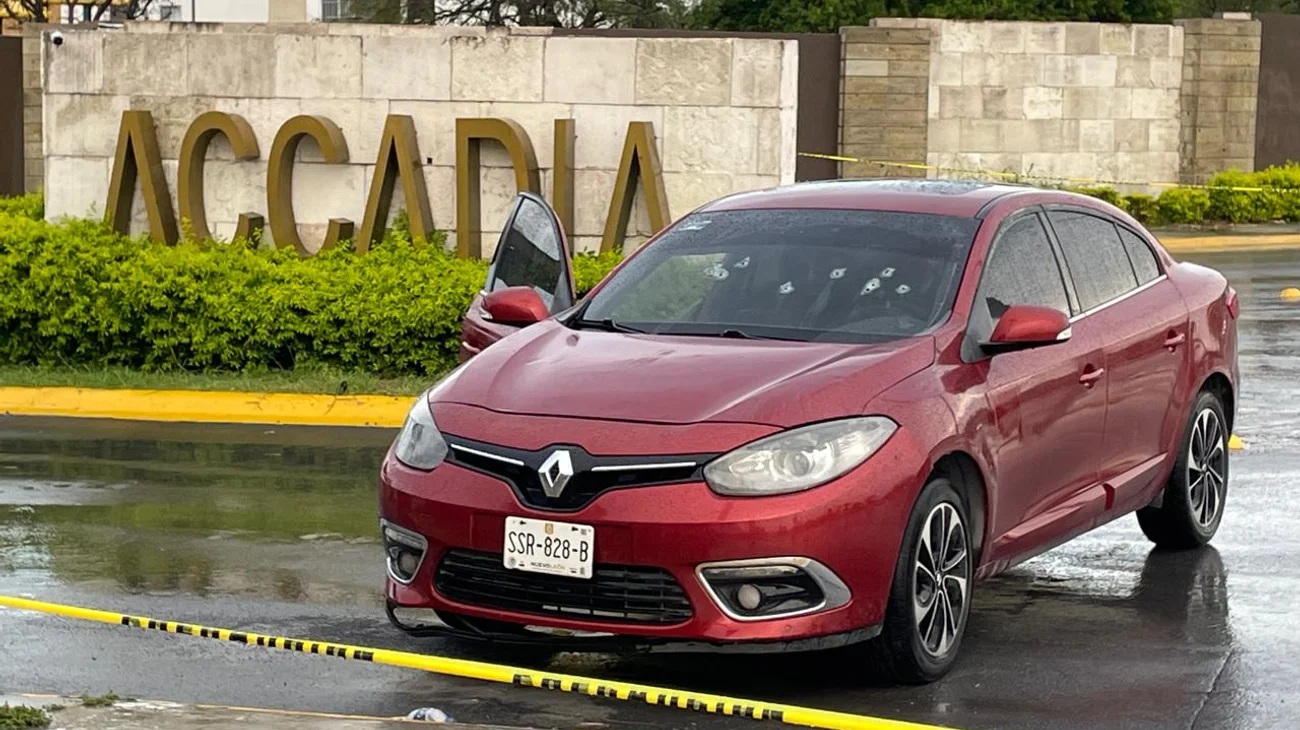 Atacan con arma de fuego a madre e hija en caseta de cobro