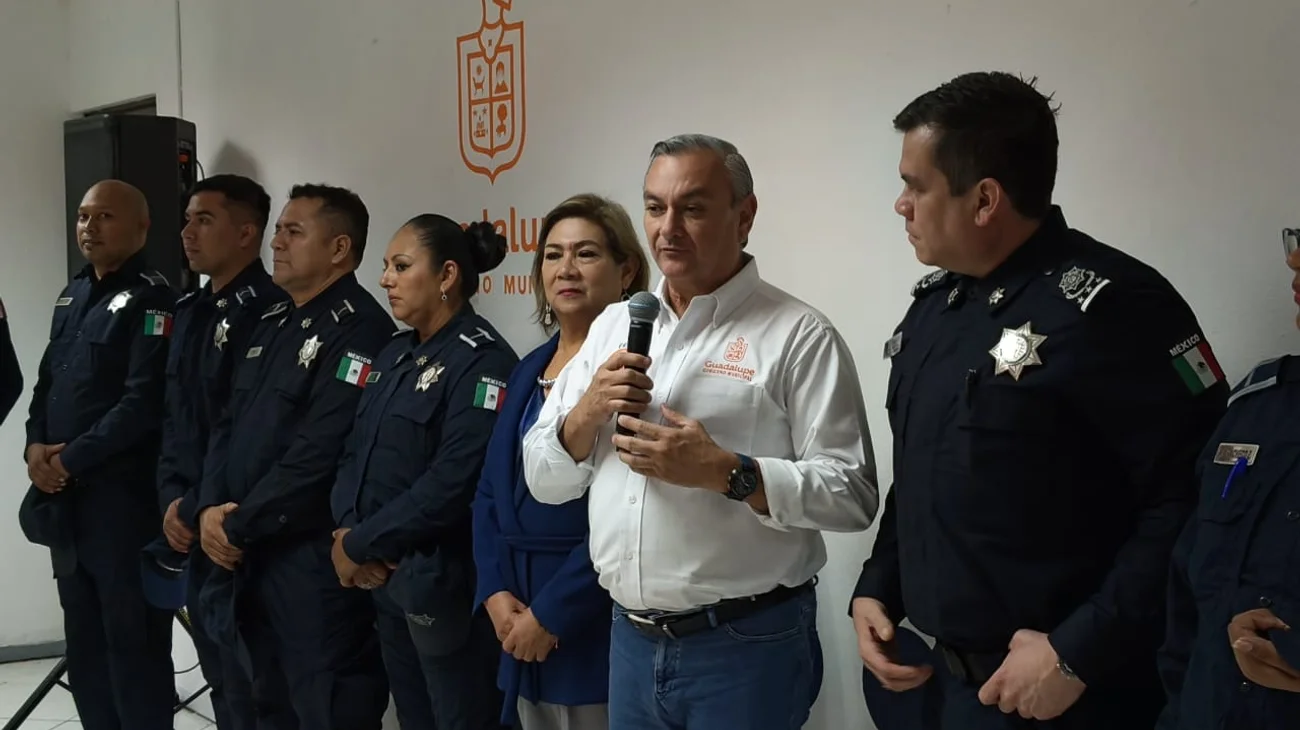 Reconocen a 10 policías por memorables hazañas