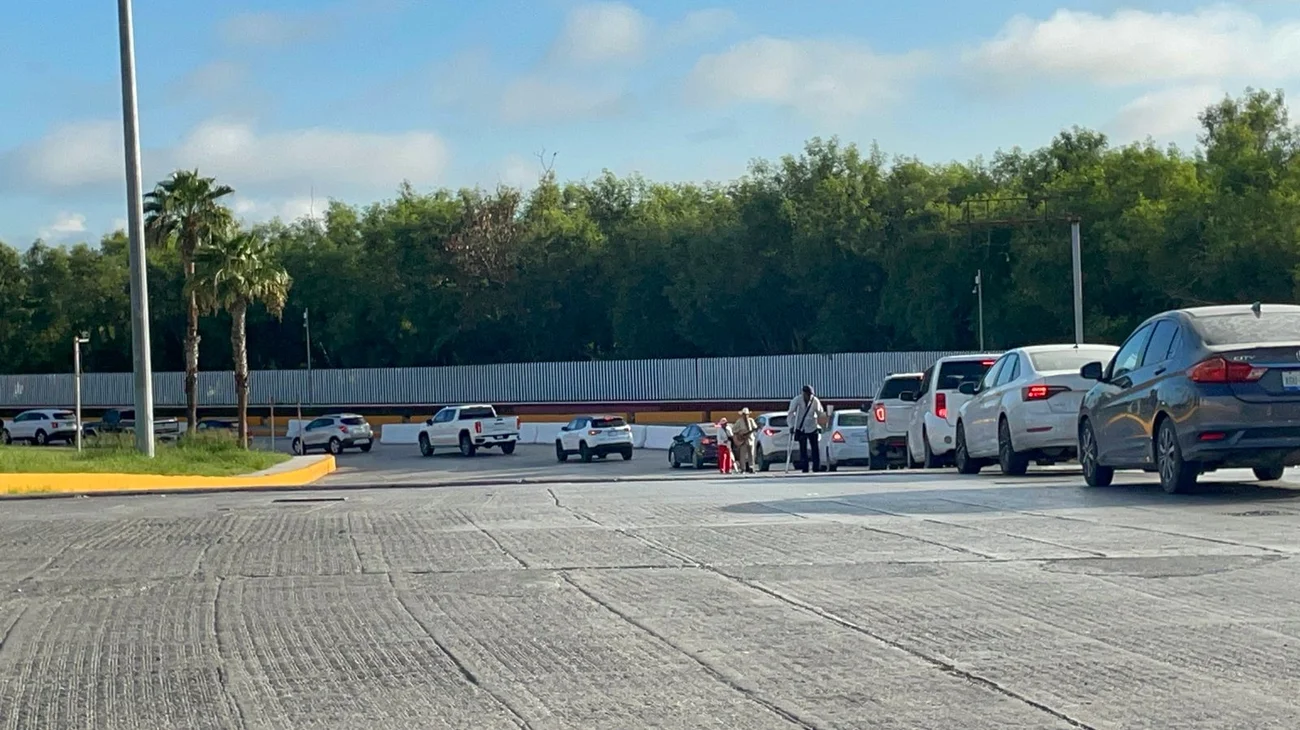 Largas filas en cruces internacionales por las fiestas