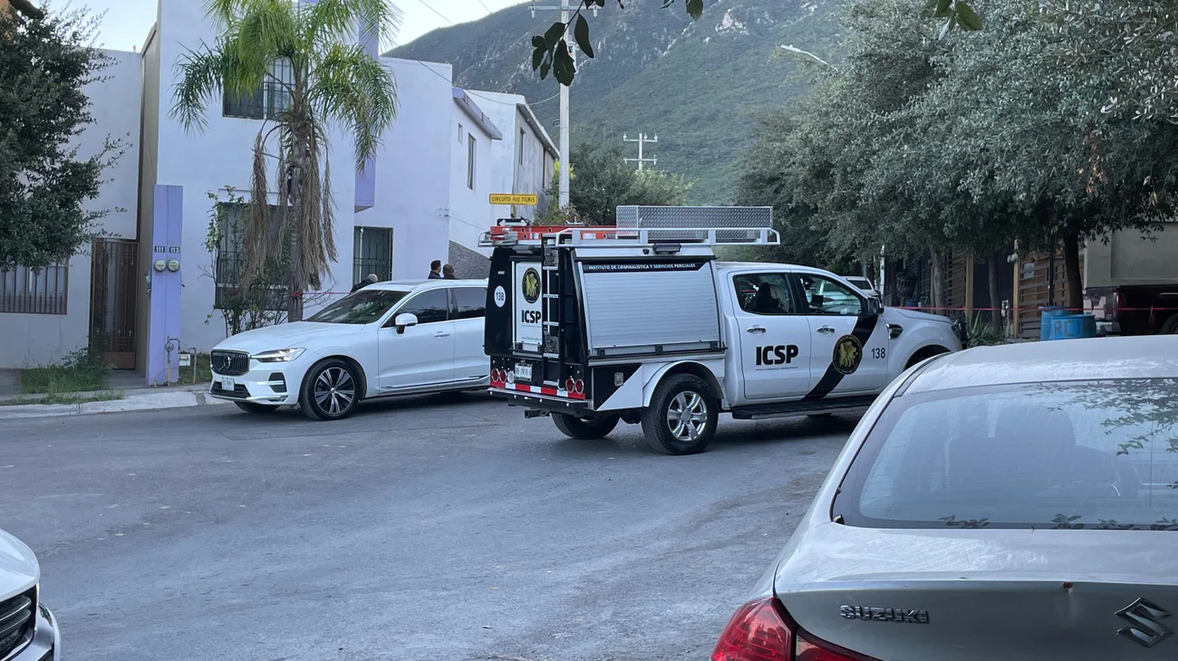 Ejecutan a hombre a fuera de su domicilio en Escobedo