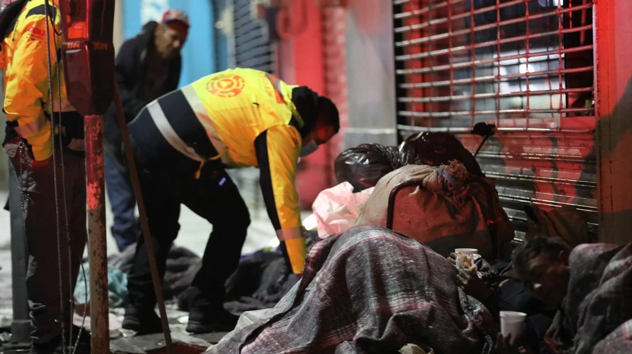 PC apoya a más de 500 personas en primera noche de frío en NL