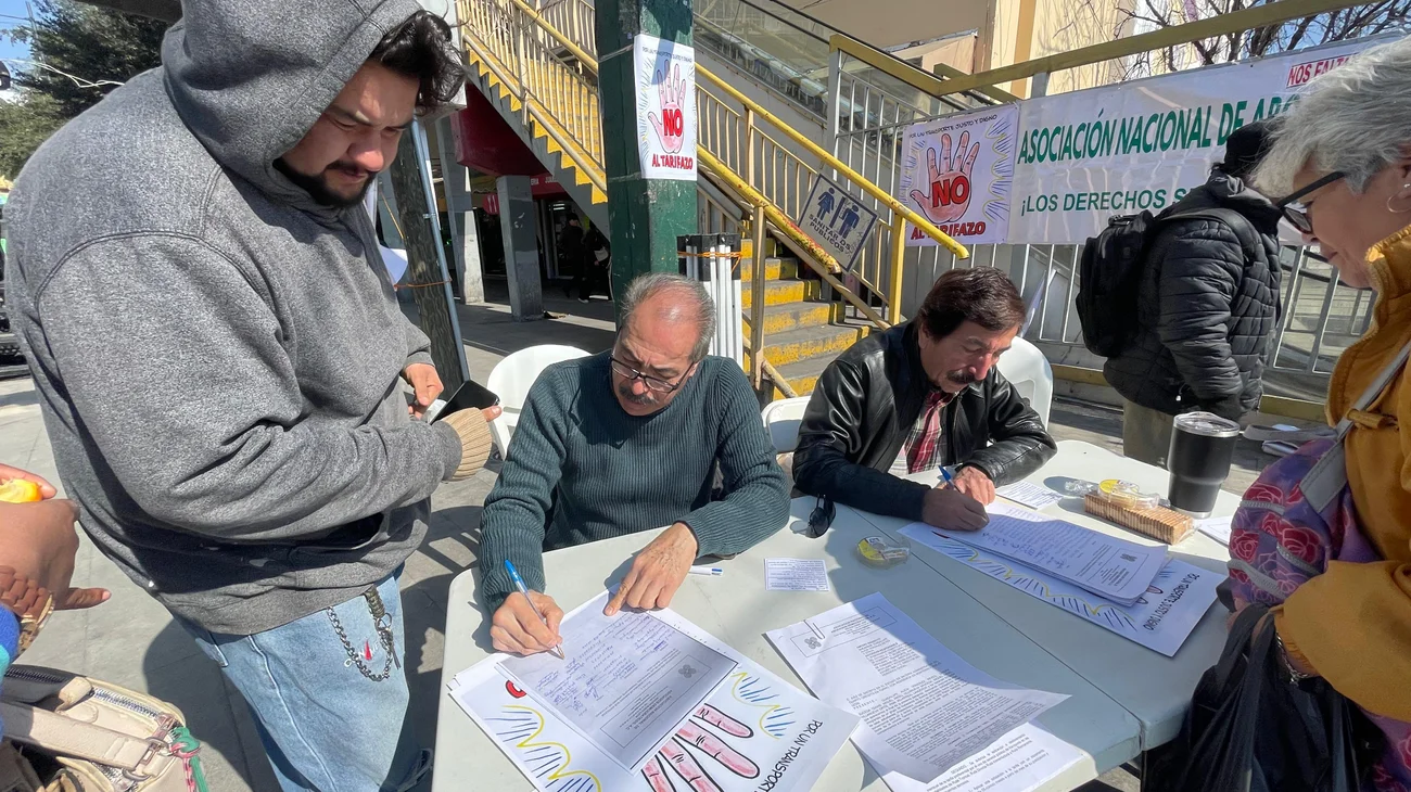 Usuarios recolectan firmas para ampararse contra ajuste tarifario