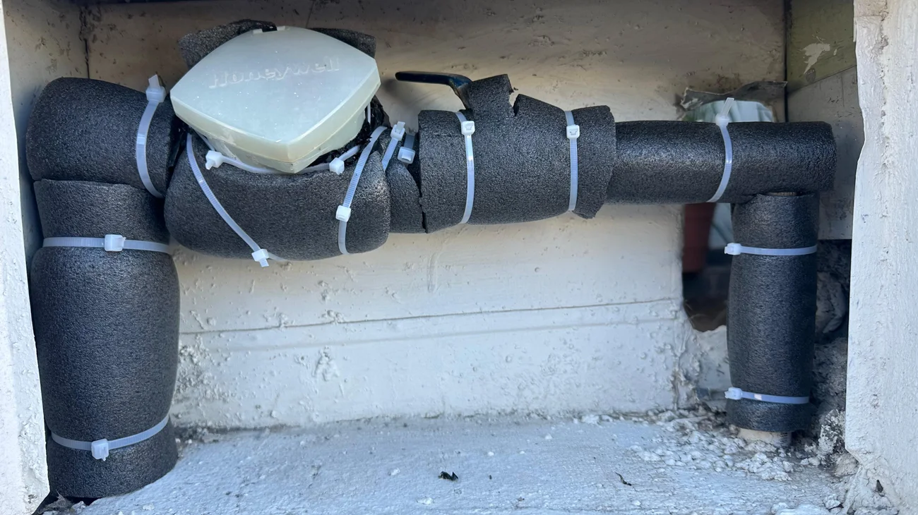 Así puedes proteger tus medidores y tubería contra el frío