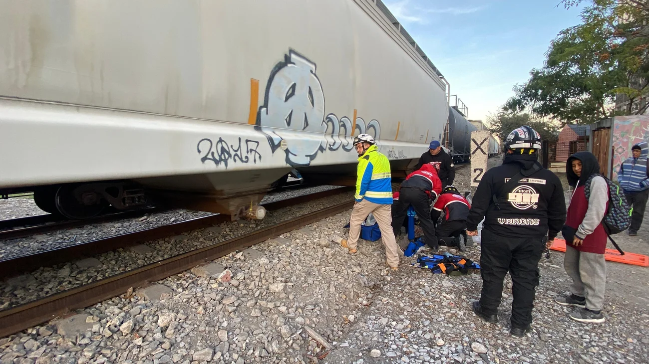 Hombre lesionado por tren en límite de San Pedro y Santa Catarina