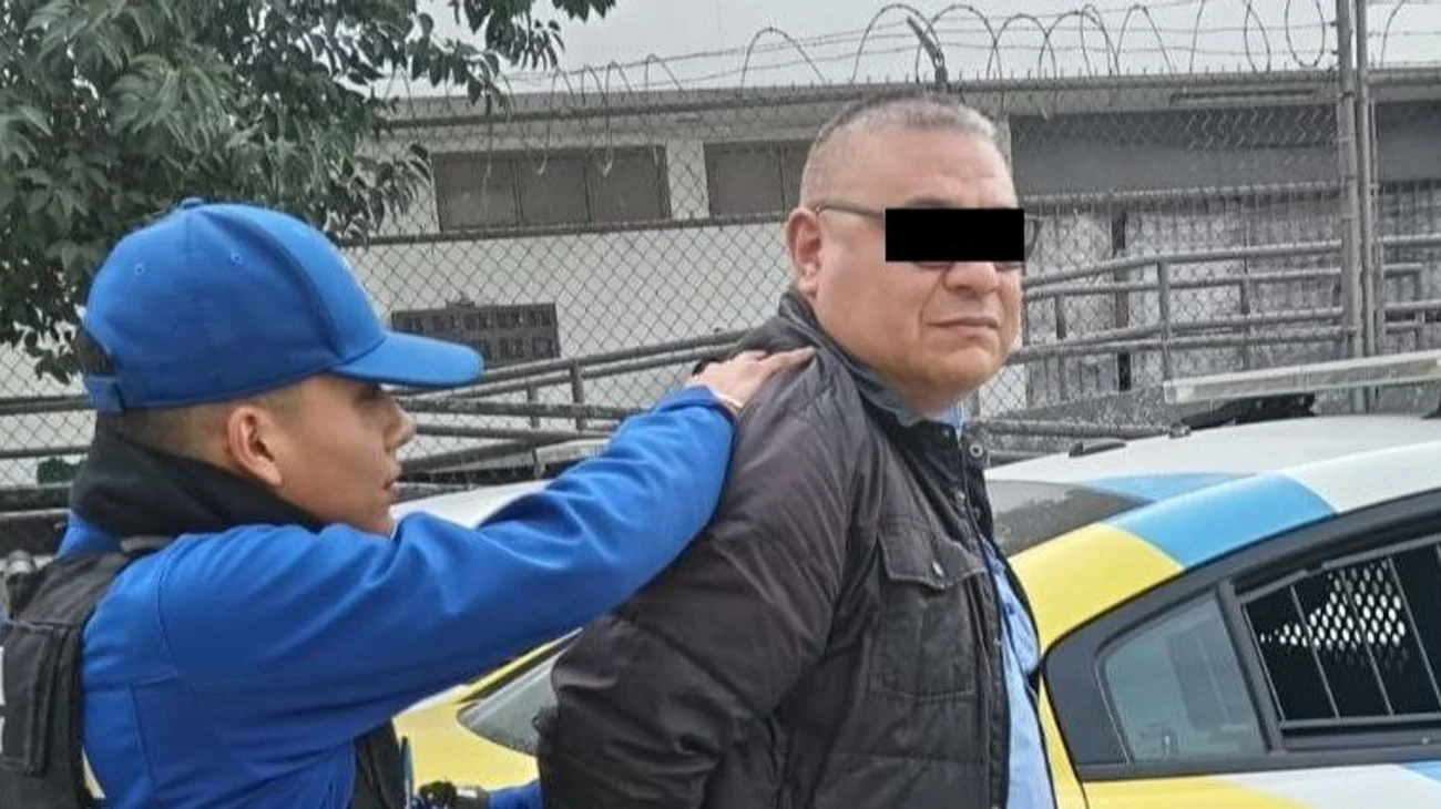 Detienen a hombre por golpear a menor en camión de la ruta 214