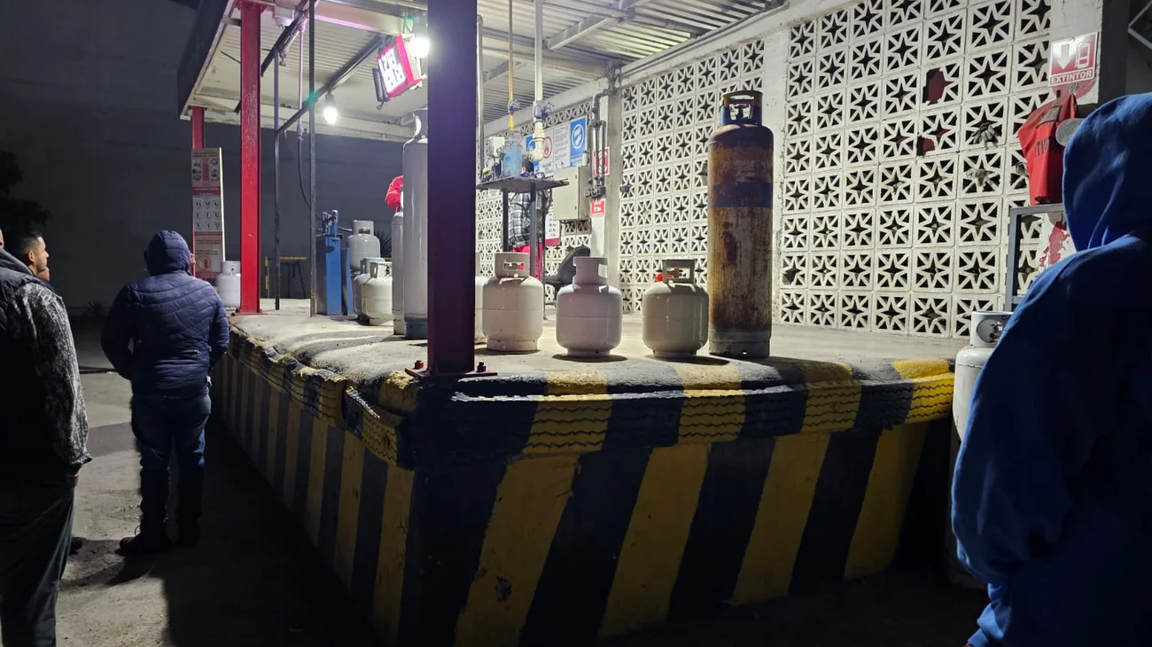 Registran largas filas para recargar gas LP en Apodaca