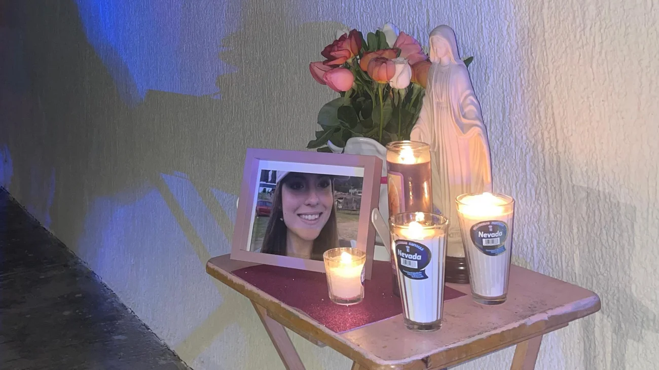 En memoria de Ana Carolina, colocan veladoras en Mitras