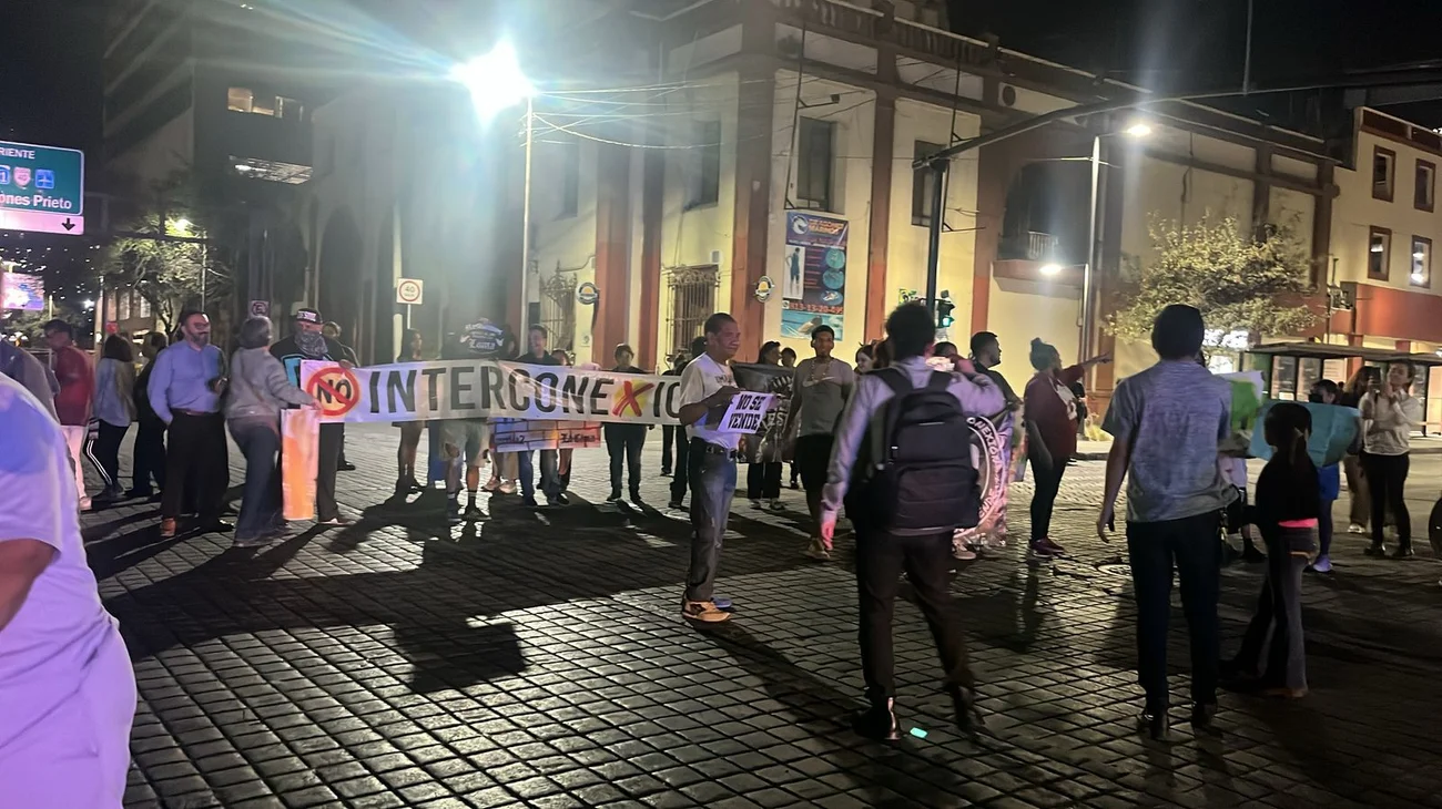 Protestan contra construcción de viaducto elevado de Loma Larga