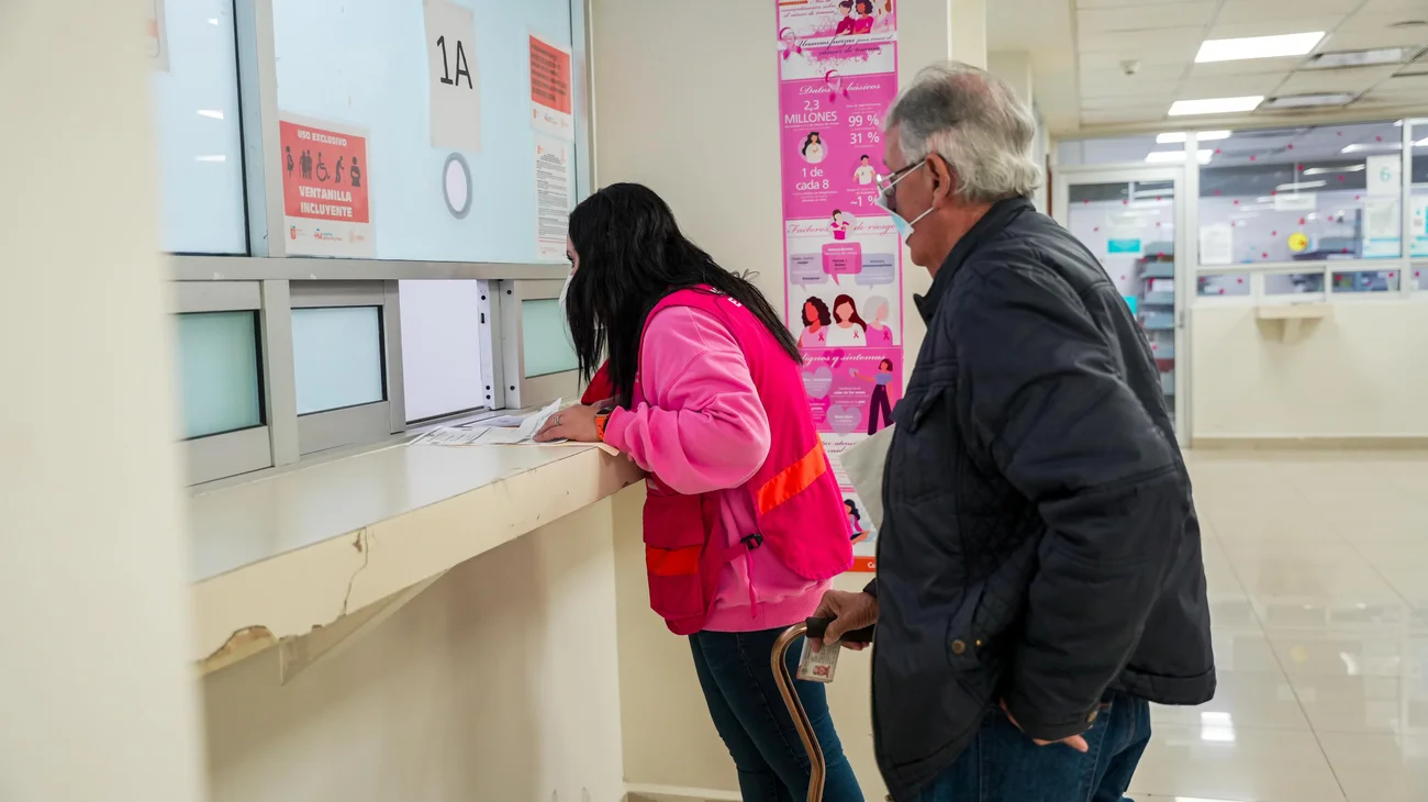 Recibe don Rogelio atención en el Hospital Metropolitano