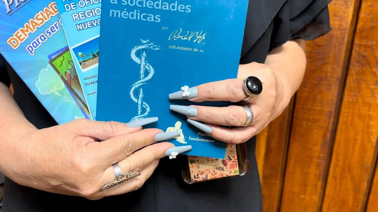 Forman comité de mujeres en alcohólicos anónimos 