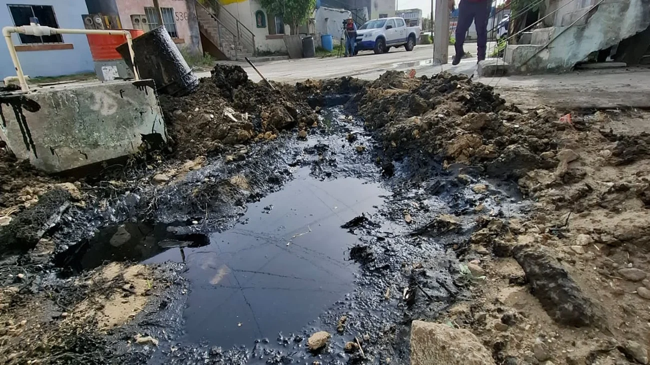 Buscan identificar fuga de Pemex en colonia de Altamira