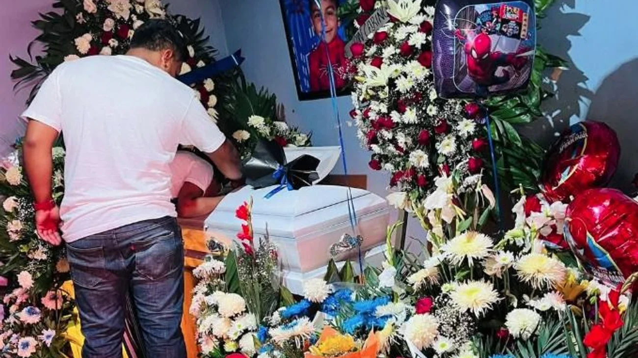 Familiares despiden a Denilson, pequeño que murió en balacera