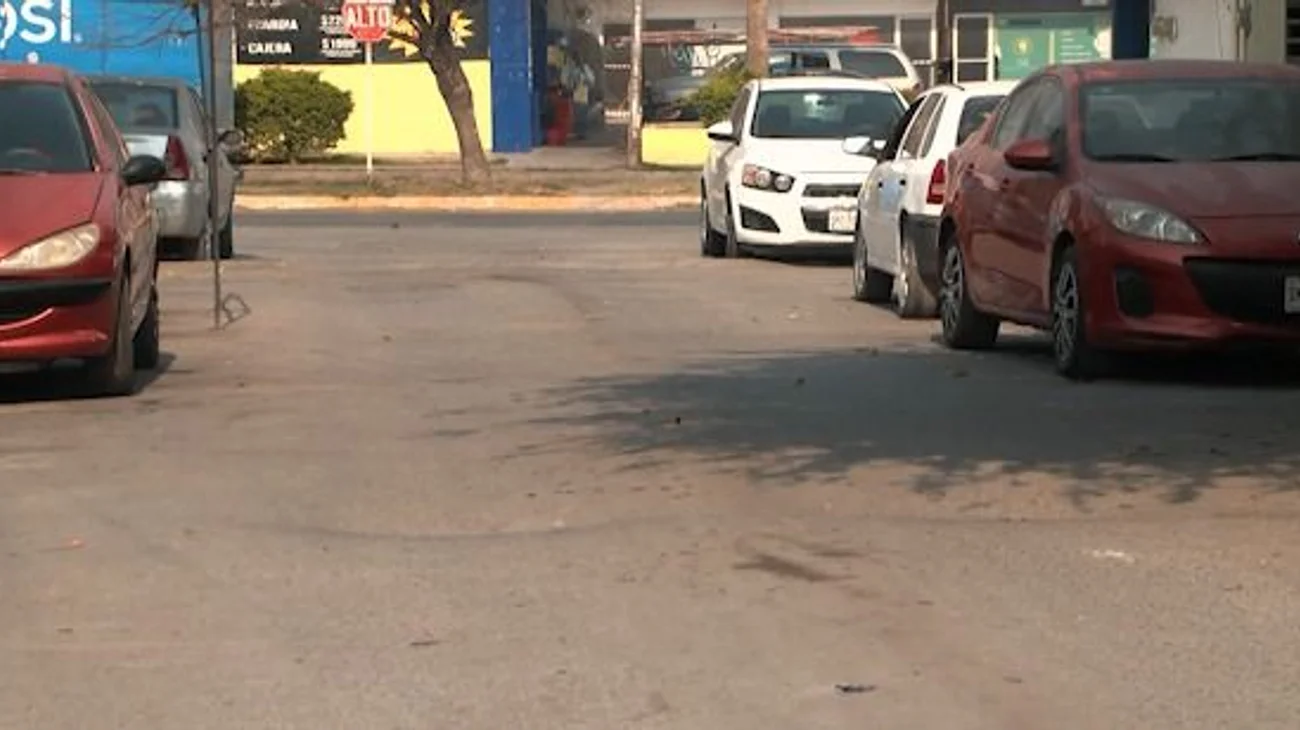 Temen vecinos de Col. Los Encinos en Apodaca se forme un socavón