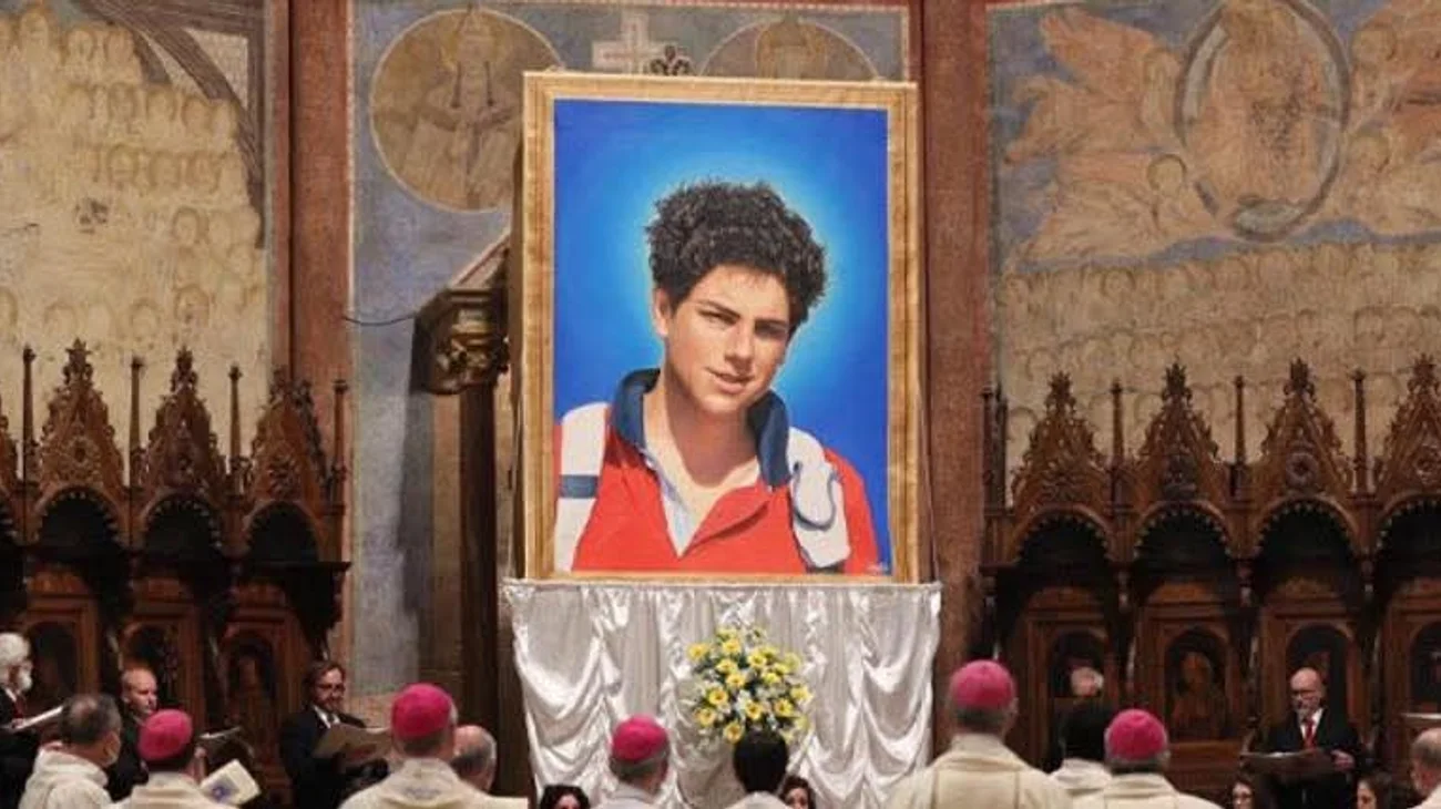 Pausan canonización del 'Santo Millennial', por muerte del papa