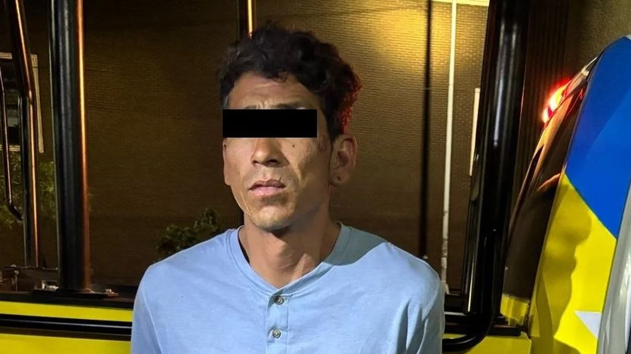 Detienen a hombre con droga; era buscado por robo de joyería