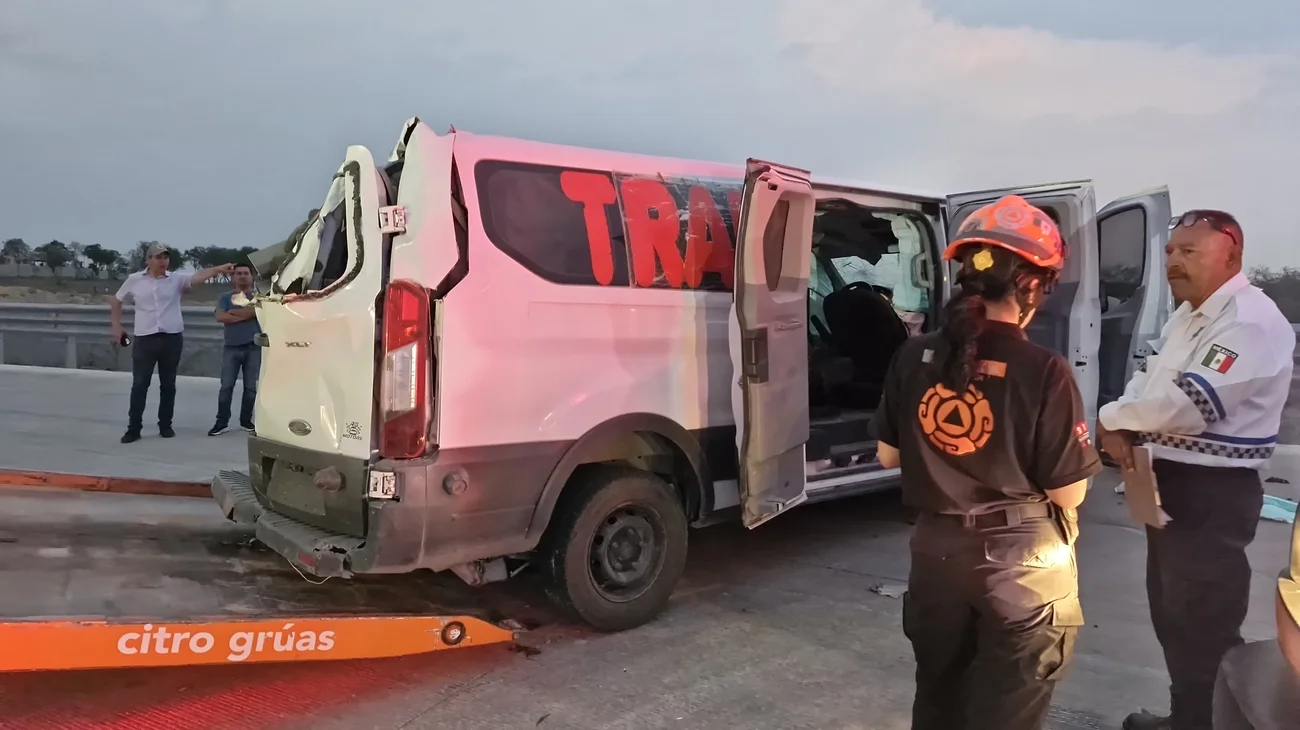 Choque entre tráiler y camioneta deja seis lesionados