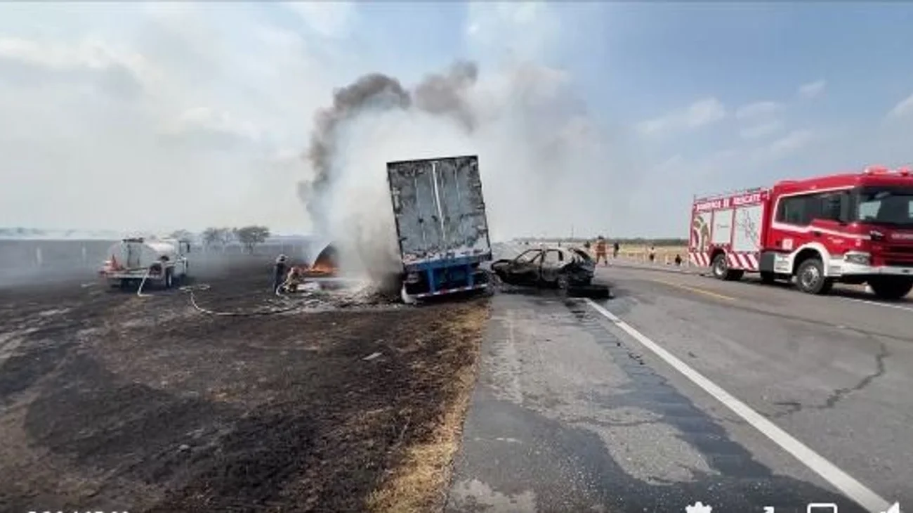 Incendio de zacatal provoca accidentes múltiples