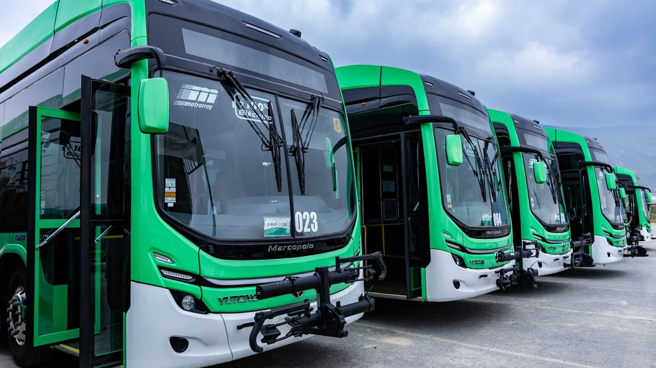 Inaugura Estado transmetros nuevos en San Bernabé