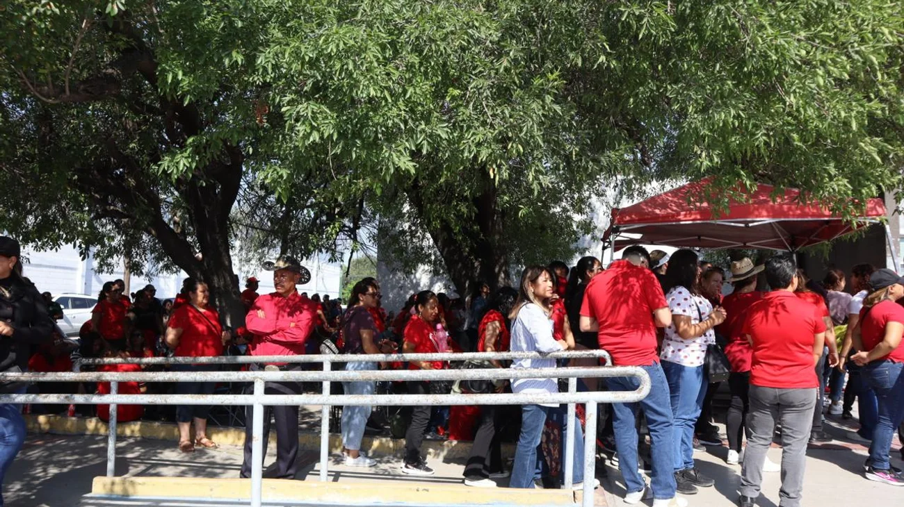 Maestros son ignorados en su día, pero alzan la voz