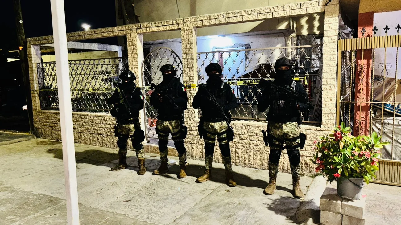 Aseguran armas y drogas durante cateo en Torreón