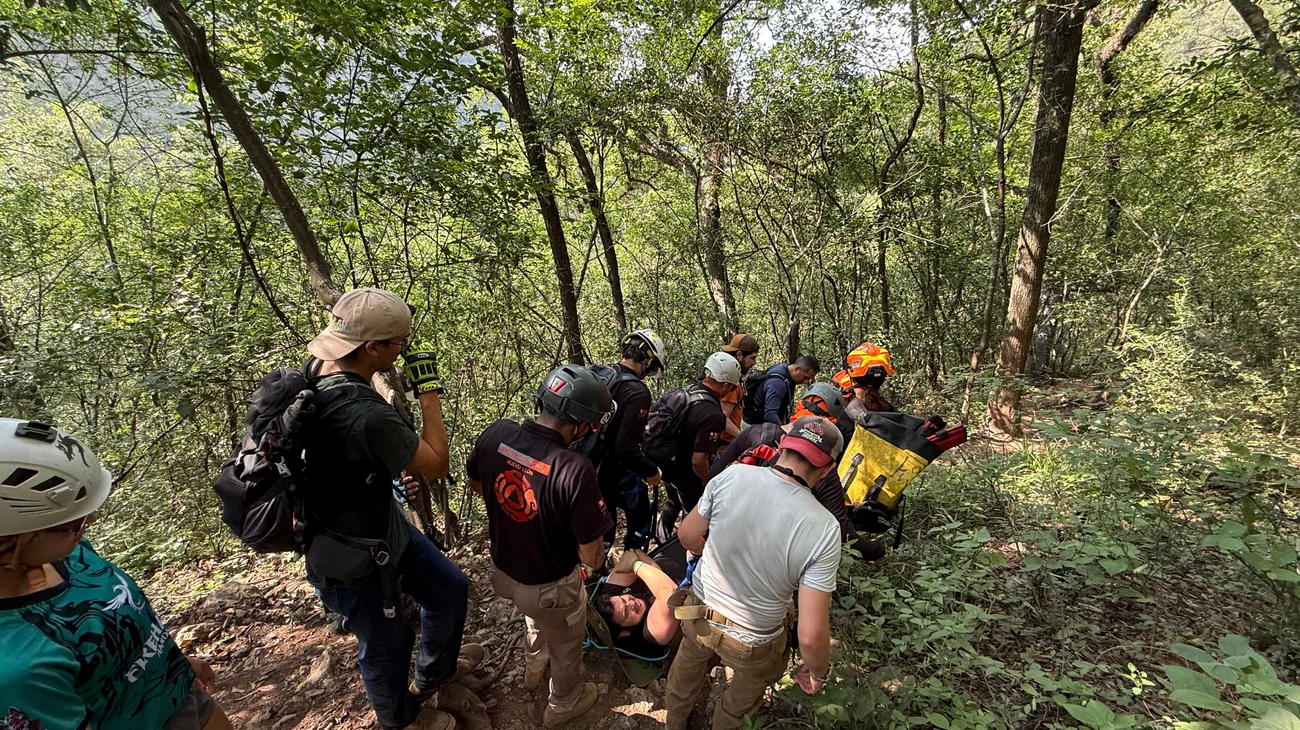 Rescatan a joven senderista lesionado en La Estanzuela
