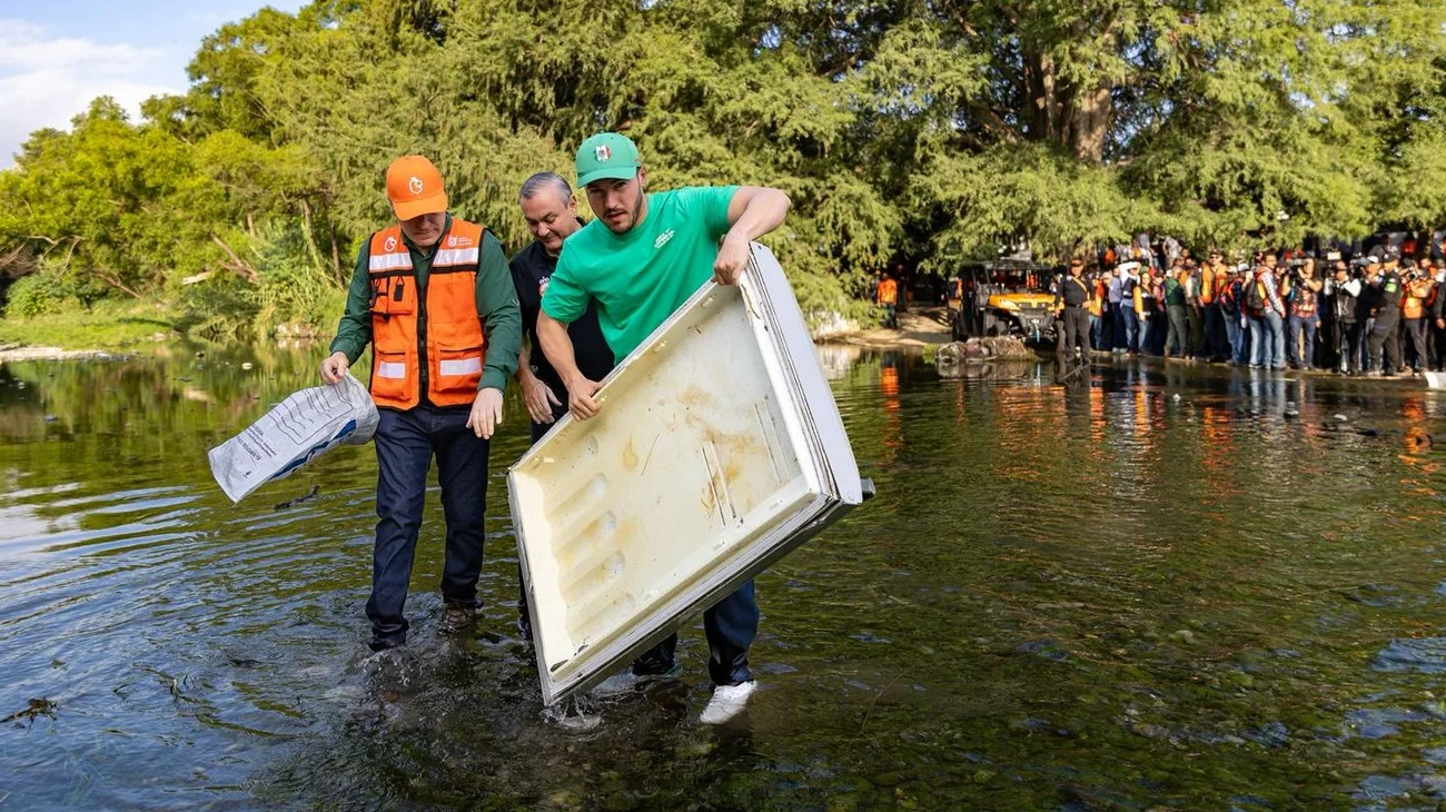 Cárcel y multas para quien contamine Nuevo León: Samuel García 