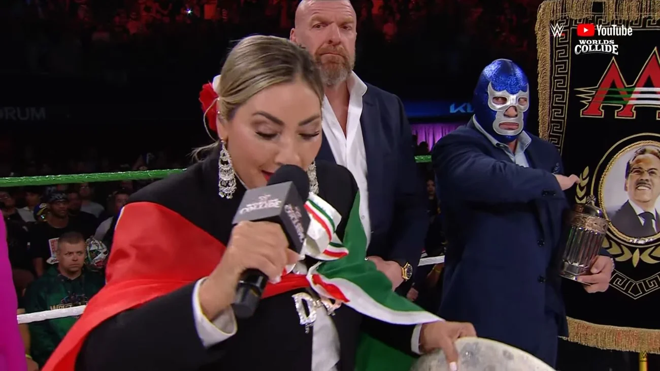 Deyra Barrera se disculpa por falla en el himno en evento de WWE