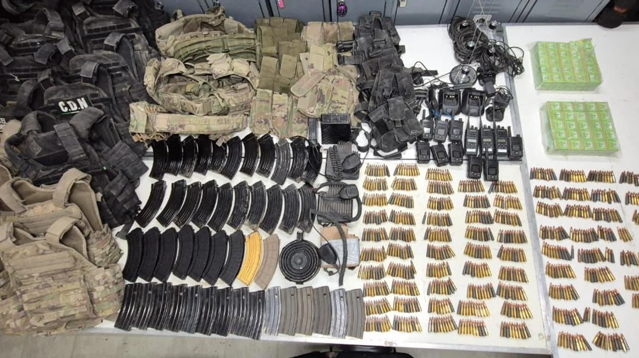 Asegura Fuerza Civil arsenal en Linares y Aramberri