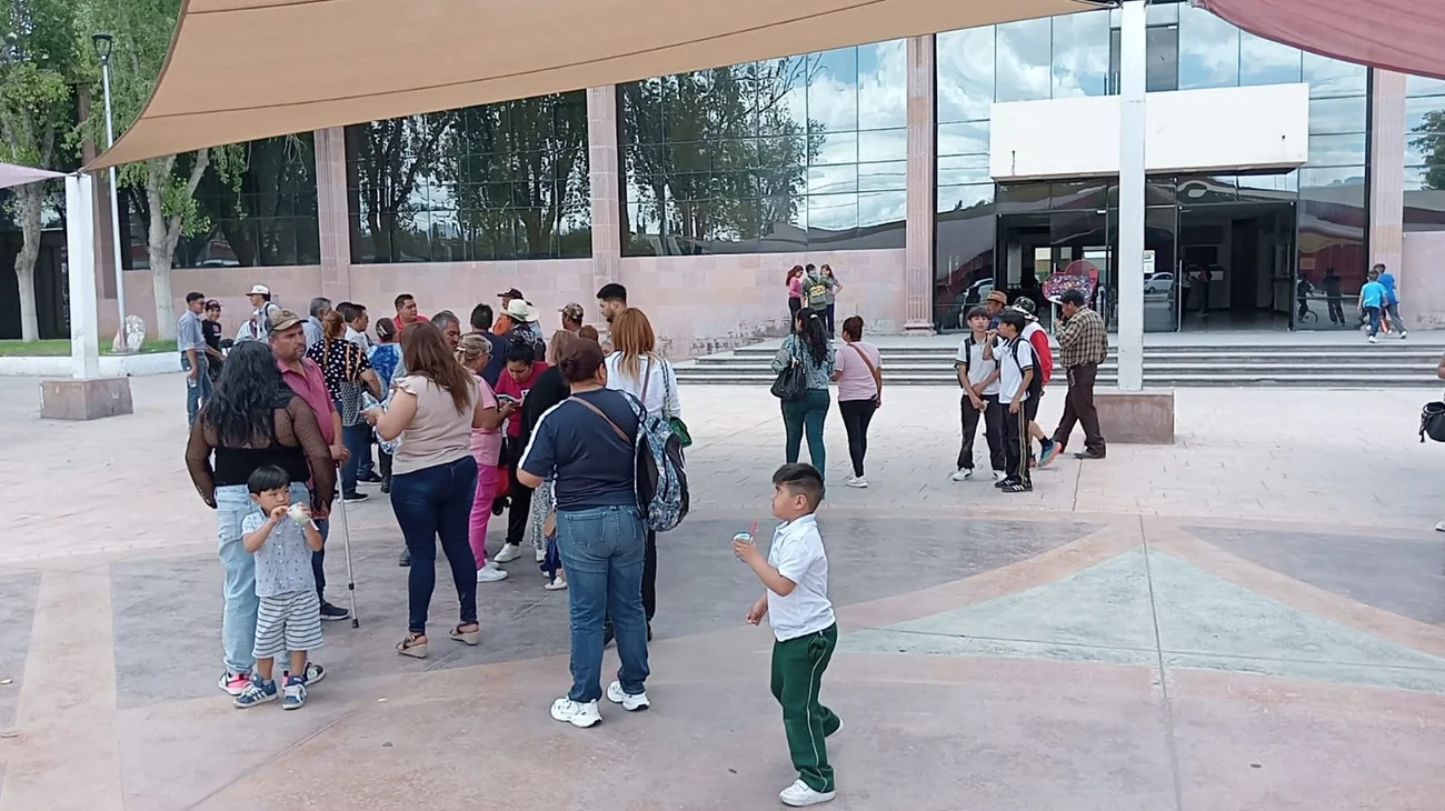 Vecinos de Valle Zapalinamé exigen servicios básicos en Saltillo