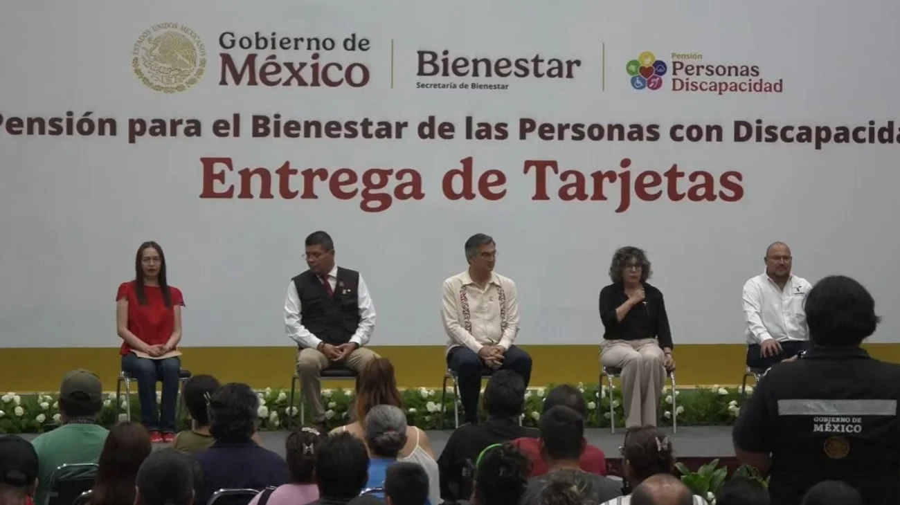 Entregan tarjetas para pensión a personas con discapacidad 