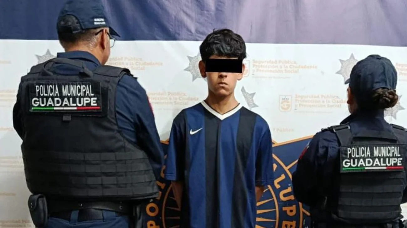 Detienen a sujeto mientras intentaba encender una moto sin placas