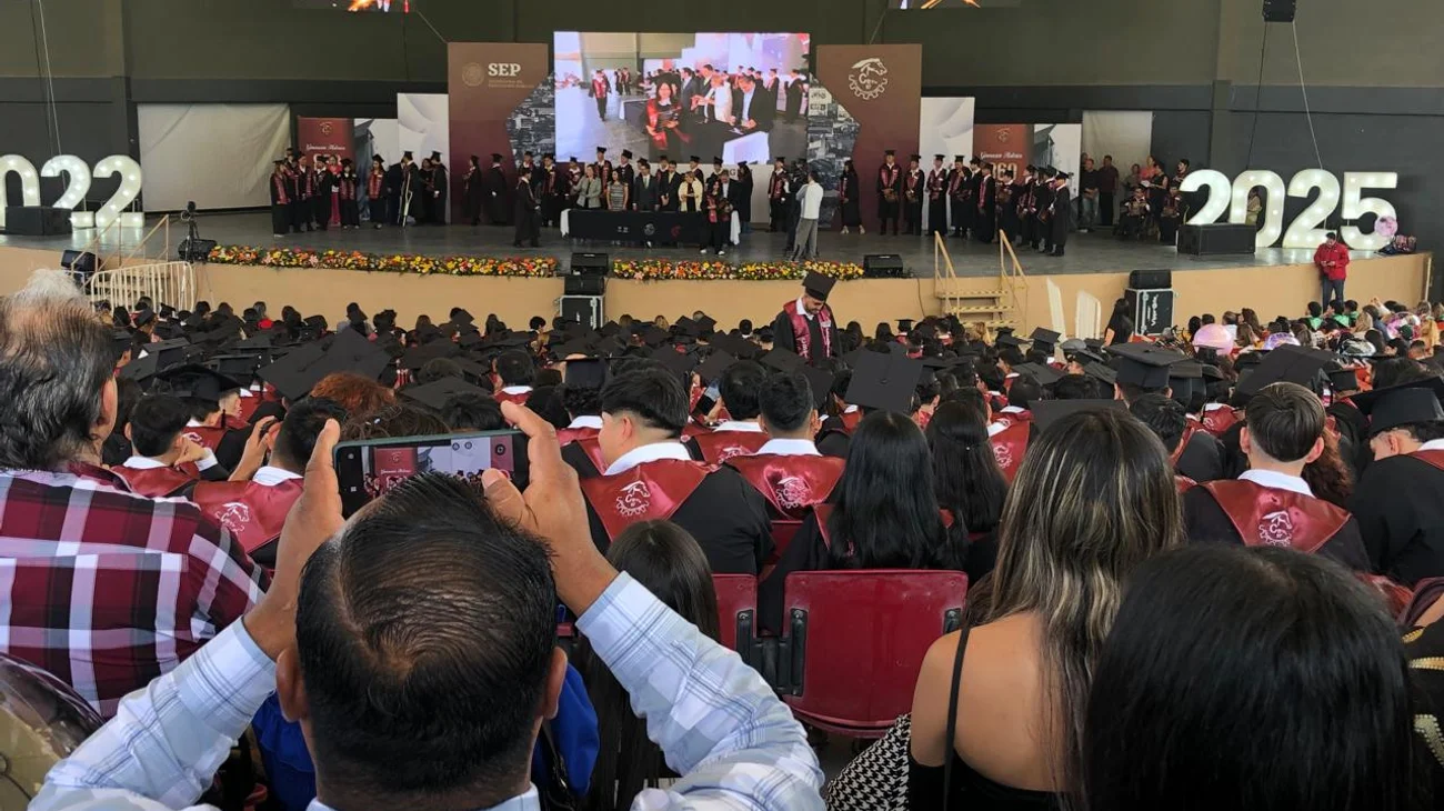 Rompe récord el CBTIS 97 con más de 860 graduados