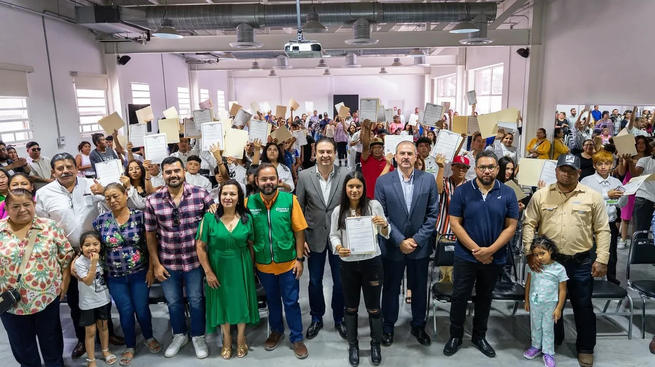 Se gradúan estudiantes del Instituto de Educación para Adultos