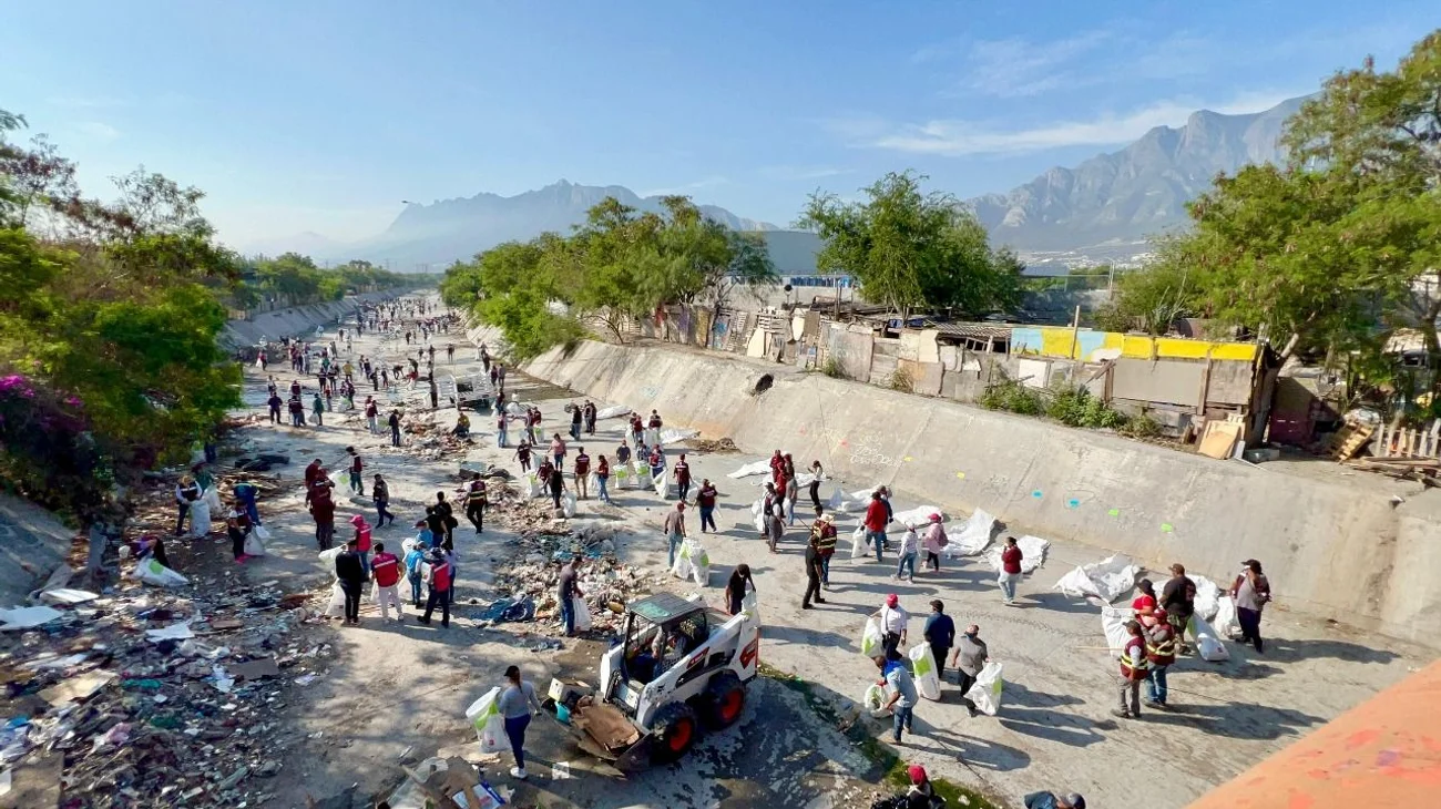 Recogen 65 toneladas de basura en limpieza en el Arroyo el Obispo