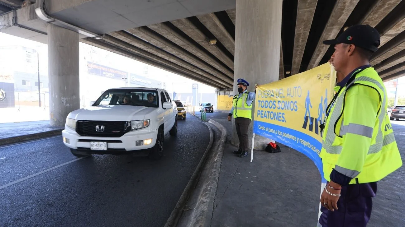 Promueven oficiales de tránsito mejorar cultura vial en Monterrey