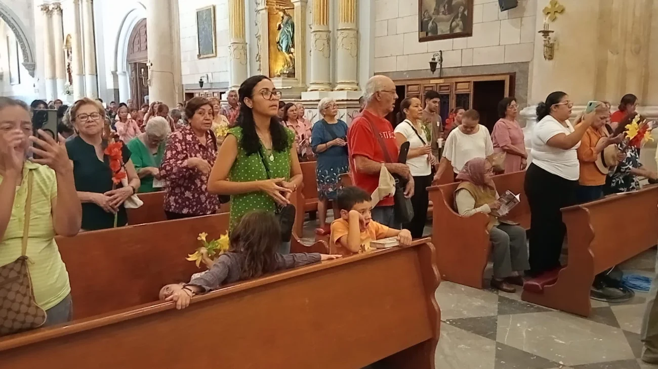 Por primera vez en 37 años, se entrega flor del Santo Cristo